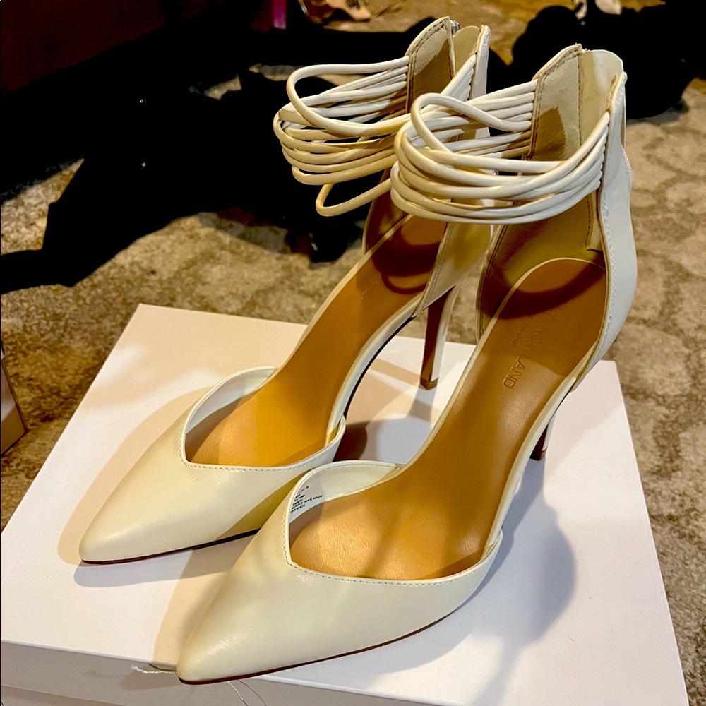 Never worn woman heels